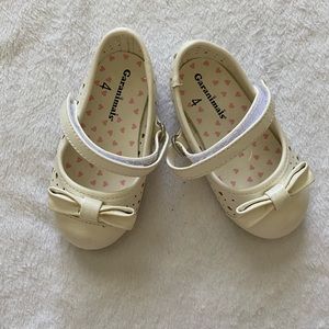 Girls Velcro dress shoes